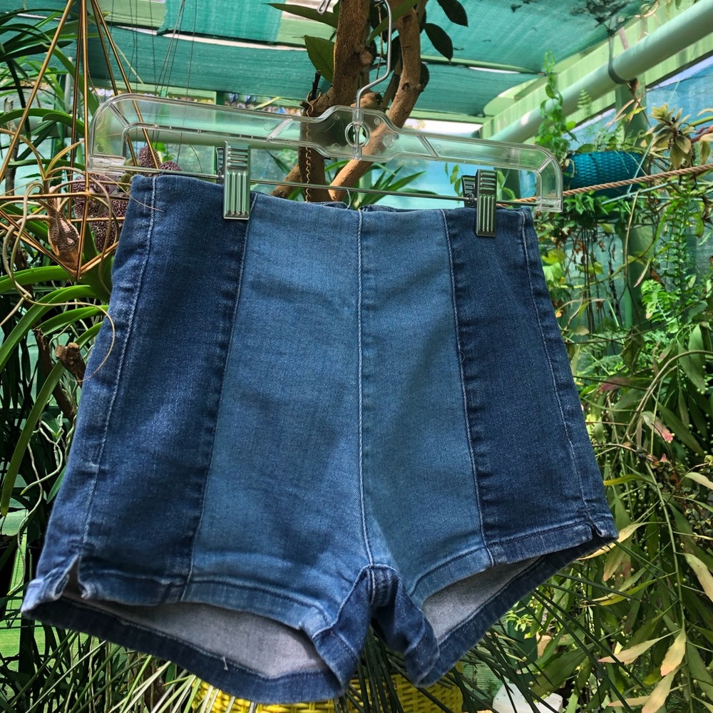 Spilt Denim Shorts